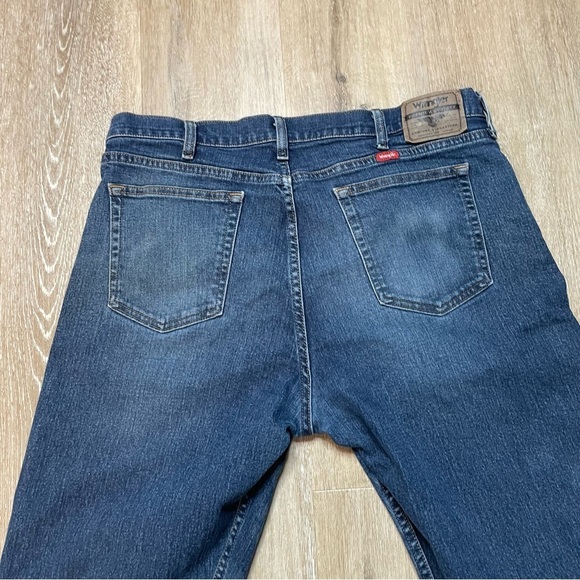 Wrangler Jeans Mens 36x32 Blue Denim Straight Leg Premium Quality Fits 38x30 - Picture 11 of 16